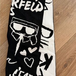 Karl Lagerfeld Black and White Graphic Knit Scarf